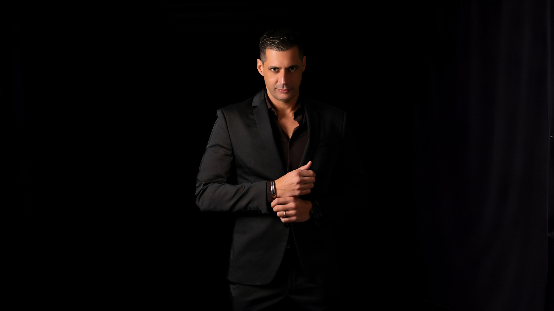 DJ Carlos Jimenez performing live